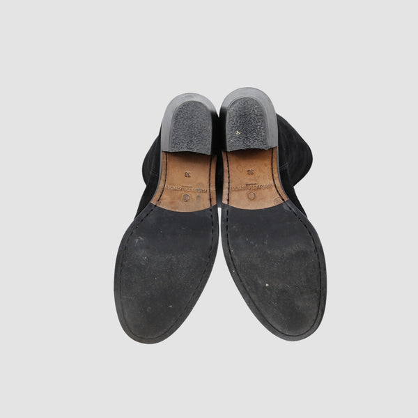 Black explorer boots